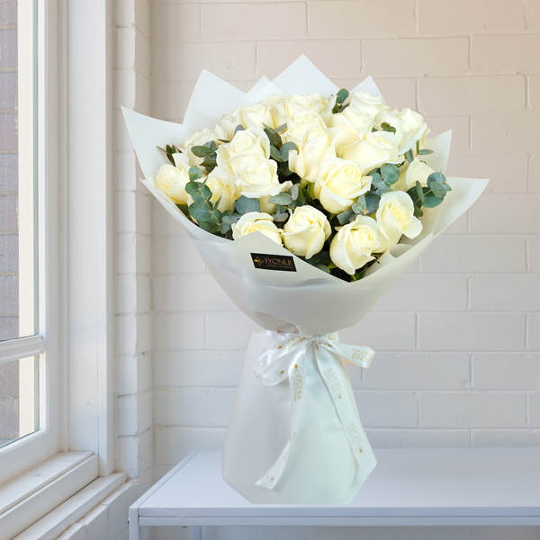 Luxury white rose bouquet in premium wrapping – ideal for weddings and romantic gifts